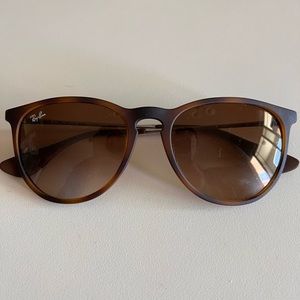 Ray Ban Sunglasses Erika classic